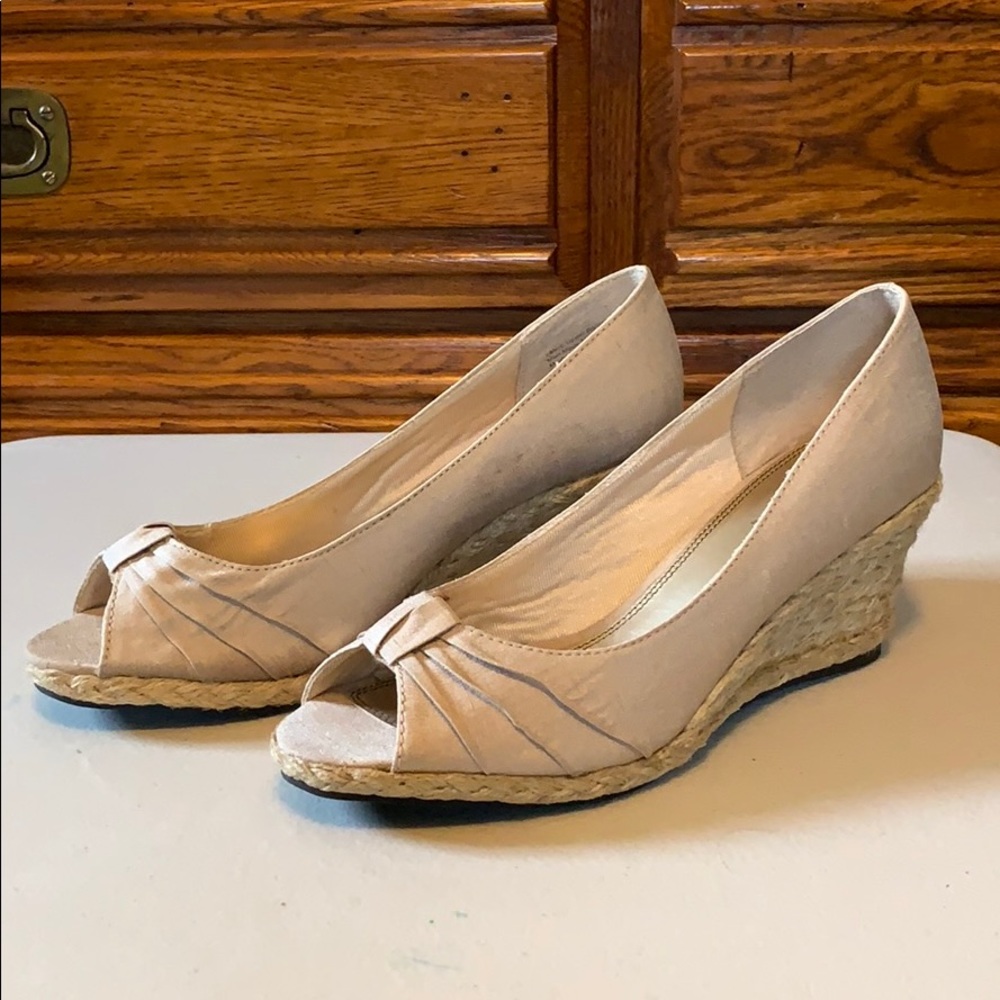 Beige Open-toe  wedge